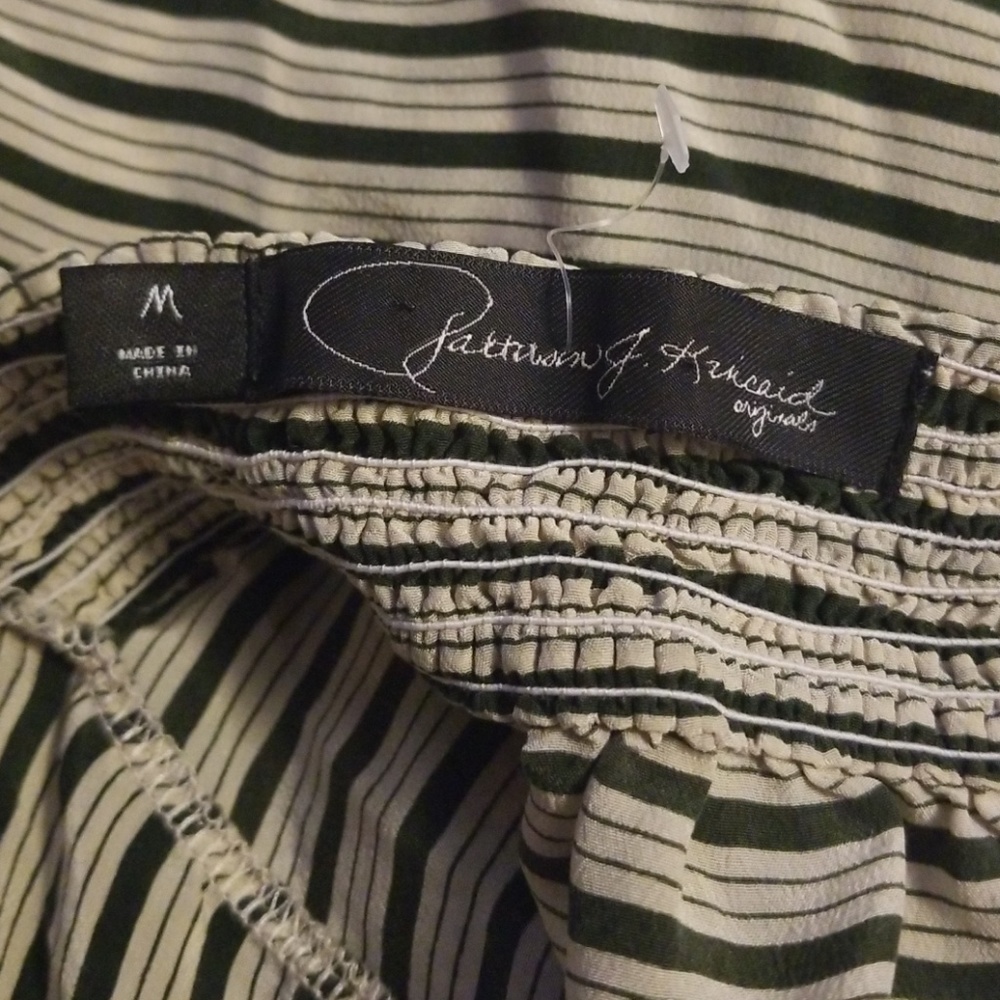 Chic Strappy Ruffled Blouse - Picture 3 of 3